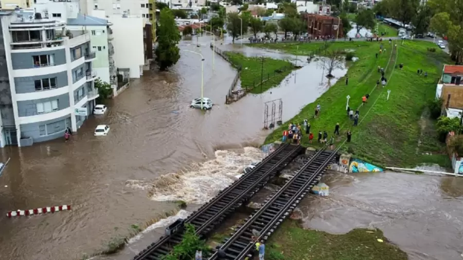 La inédita tormenta causó estragos en Bahía Blanca.