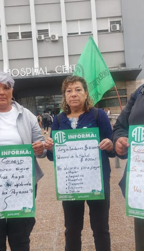 Trabajadores del sector de la salud se manifiestan.