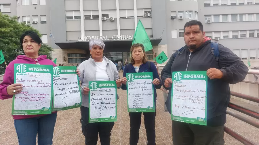Trabajadores de la salud en plena lucha.