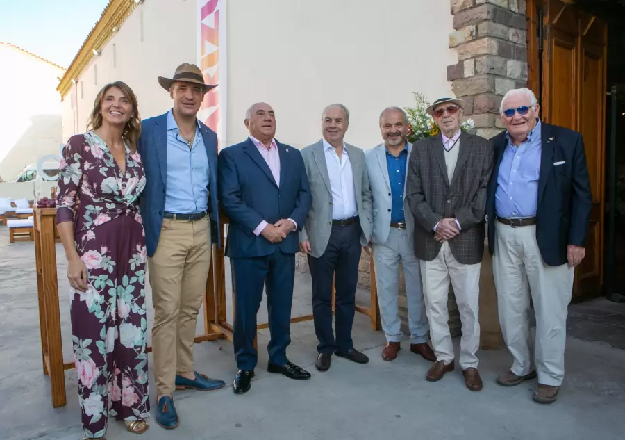 claudia, jorge, emilio junto con directivos de la cooperativa