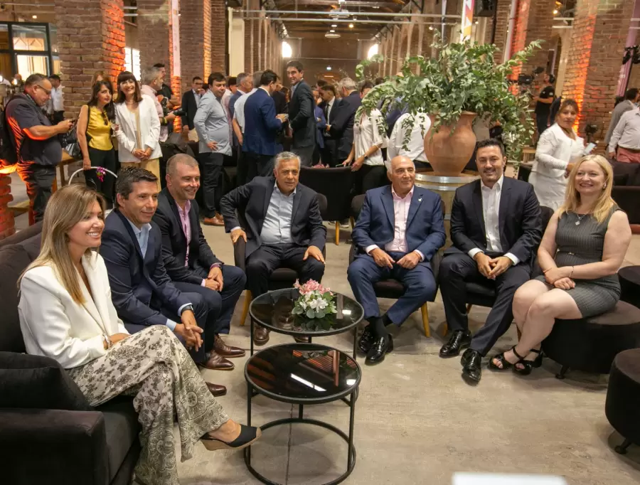 Emilio Magnaghi, el gobernador de Mendoza, Alfredo Cornejo, Luis Petri, ministro de Defensa y Hebe Casado, vicegobernadora de Mendoza