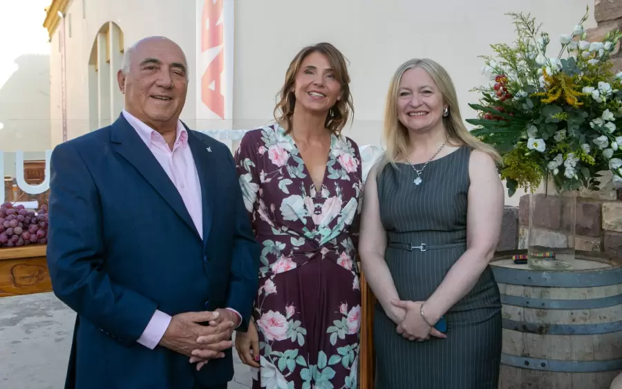 emilio magnaghi, claudia junto con la vicegobernadora hebe casado