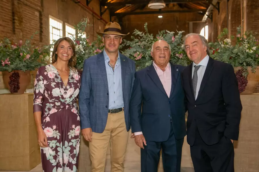 Jorge, Claudia y Emilio junto a Roberto Zaldivar