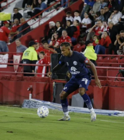 Gran momento de Villa en la Lepra mendocina.