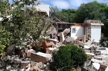 Investigan la muerte de una mujer tras explosión e incendio en su vivienda