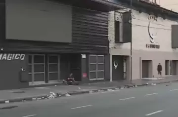 Un conductor ebrio atropelló a una agente policial en la puerta de un boliche