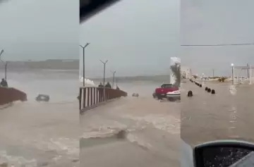 Furia en Las Grutas: la tormenta arrastró un Jeep al mar y generó caos
