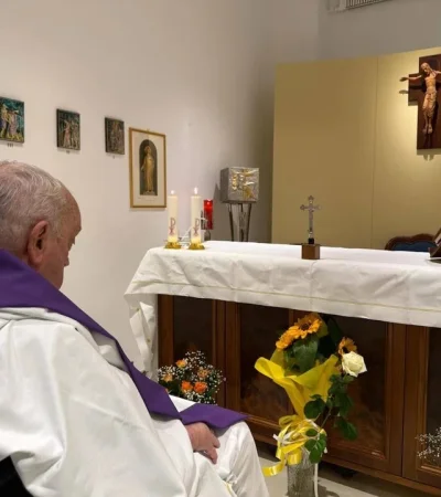 El Papa Francisco celebró una misa en el hospital/