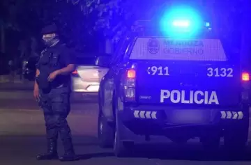 En Maipú, una mujer murió atropellada por un automóvil en el Acceso Este