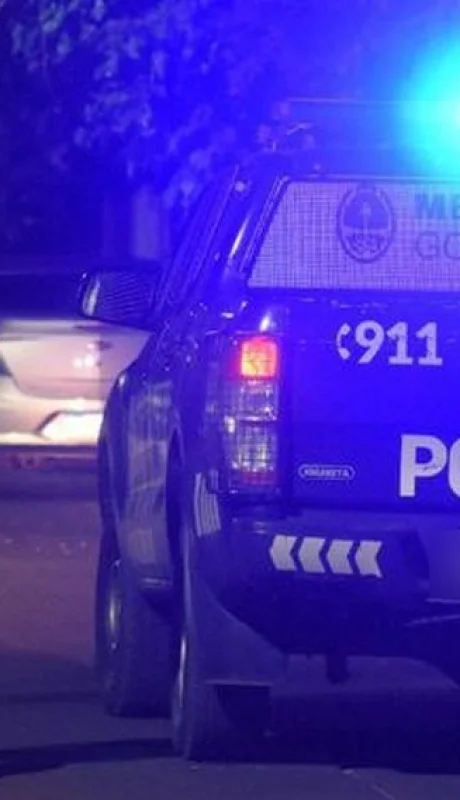 Tensión en Mendoza: un barrio en llamas tras la muerte de un joven