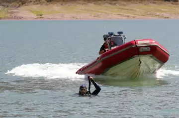 Continúa la búsqueda de un joven de 19 años que desapareció en el dique Potrerillos
