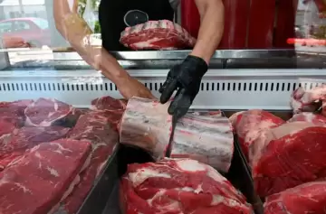 El Gobierno bajó a cero las retenciones a la carne vacuna y avícola hasta el 31 de octubre