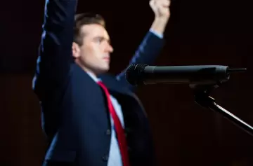 ¿Cómo la asesoría de imagen fortalece la credibilidad de los políticos?