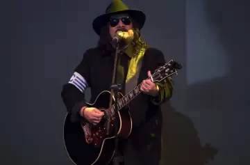 Falleció el músico que escribió uno de los himnos del fútbol mundial