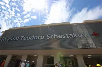 Tragedia insólita: un joven murió tras chocar contra su propio portón