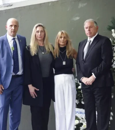 Funcionarios del Gobierno Nacional asistieron al acto de reclamo /