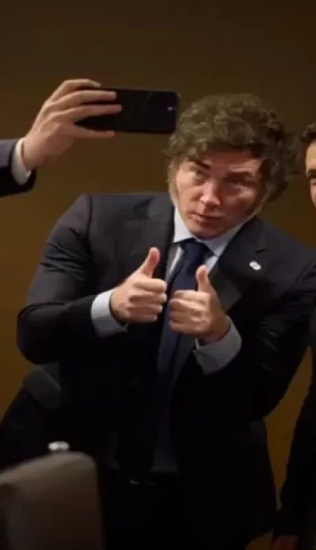 Zelenski le ofreció su apoyo a su par argentino, pero también le pidió una mano en Política Exterior.