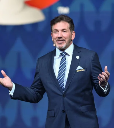 Alejandro Domínguez derrapó.