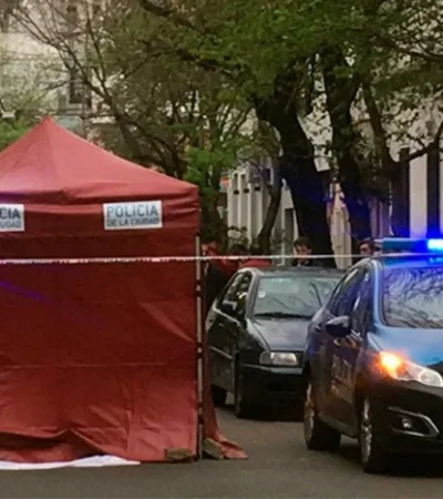 Un video muestra a la mujer que habría arrojado el cuerpo del bebé al contenedor