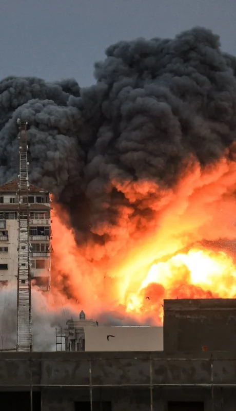 Israel emprendió una fuerte operación de intensos bombardeos sobre el enclave palestino.