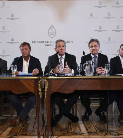 Reunión de la Comisión Bicameral Permanente de Trámite Legislativo -Ley 26.122- en el Salón Azul del Senado de la Nación.