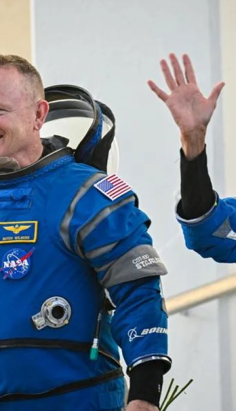 La dupla de astronautas logró retornar a casa gracias a una camuflada misión de rescate.