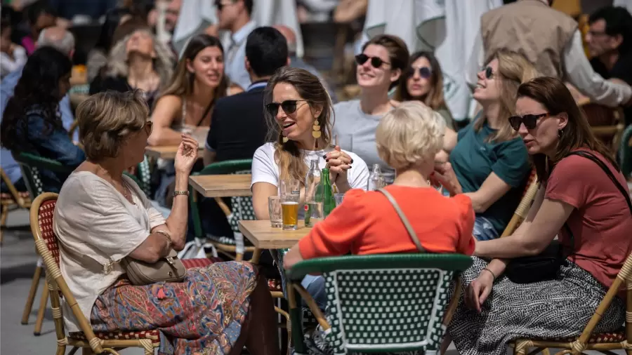Para muchos, ir a un lugar a tomar algo es placentero. Pero aquellas personas que viven con una discapacidad, lo ven como algo complicado.