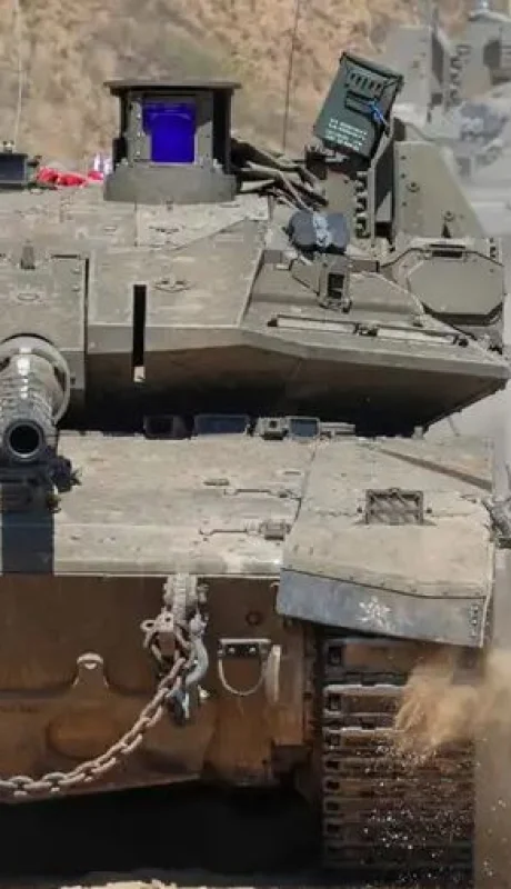 Las fuerzas israelíes se movilizaron rápidamente con unidades blindadas y de infantería.