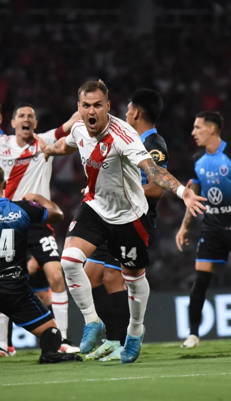 El festejo de Gonzalez Pirez tras abrir el marcador