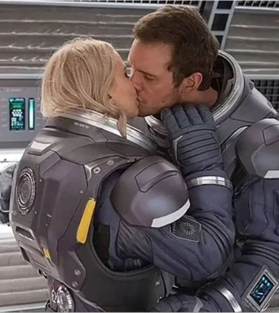 Jennifer Lawrence y Chris Pratt en una escena de la película 'Passengers', de 2016. (Crédito: Columbia Pictures)
