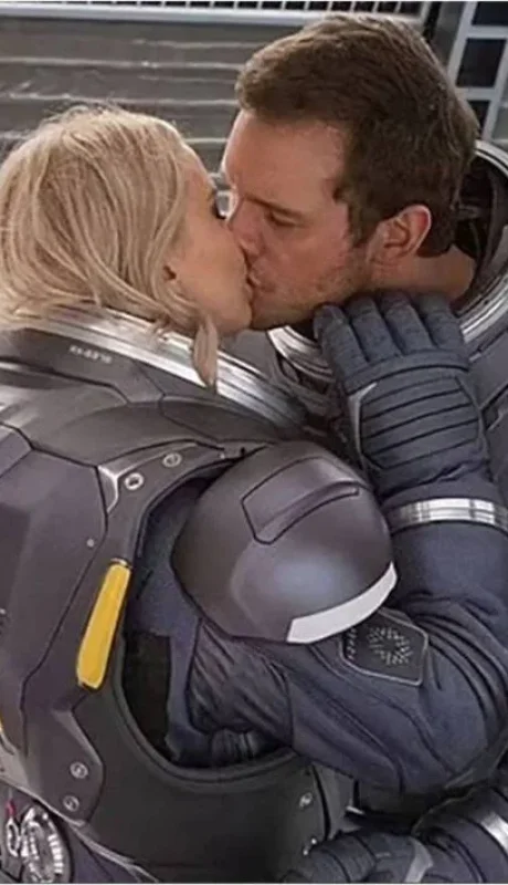 Jennifer Lawrence y Chris Pratt en una escena de la película 'Passengers', de 2016. (Crédito: Columbia Pictures)