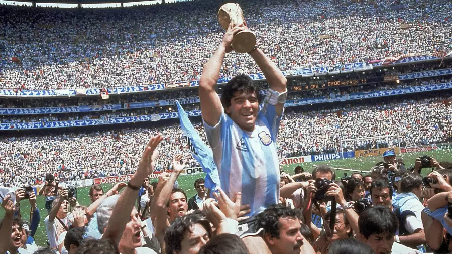 "Habría que preguntarle a la Selección de aquella época si realmente sentían a Maradona como líder" (M. E. Gutiérrez Brianza).