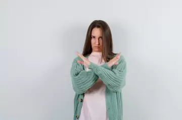 ¿Qué dice la Psicología de las personas que evitan que las abracen?