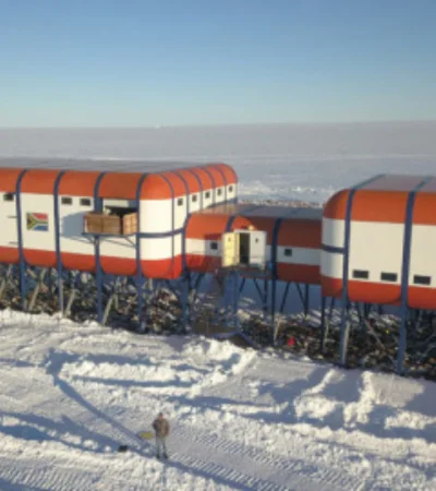 El equipo de científicos deberá convivir hasta diciembre con el presunto agresor en total aislamiento.