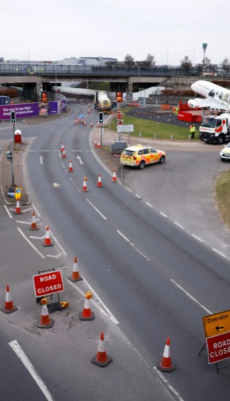 La principal terminal aérea de Europa vivió horas de pánico y continua con extremas medidas de seguridad.