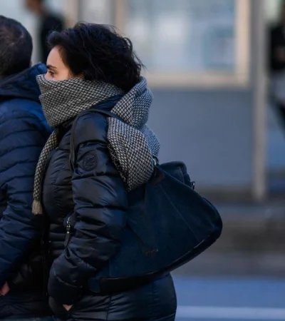 Abrigarnos en capas: el truco para hacerle frente al frío.