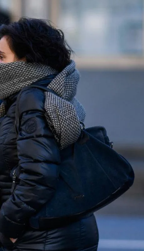 Abrigarnos en capas: el truco para hacerle frente al frío.