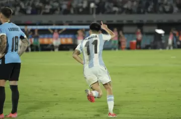 Con un golazo de Almada, Argentina venció a Uruguay en el Centenario