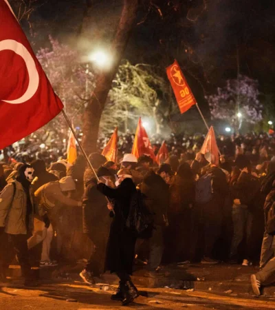 El poder casi absoluto de Erdogan enfrenta una ola de multitudinarias movilizaciones inesperadas.