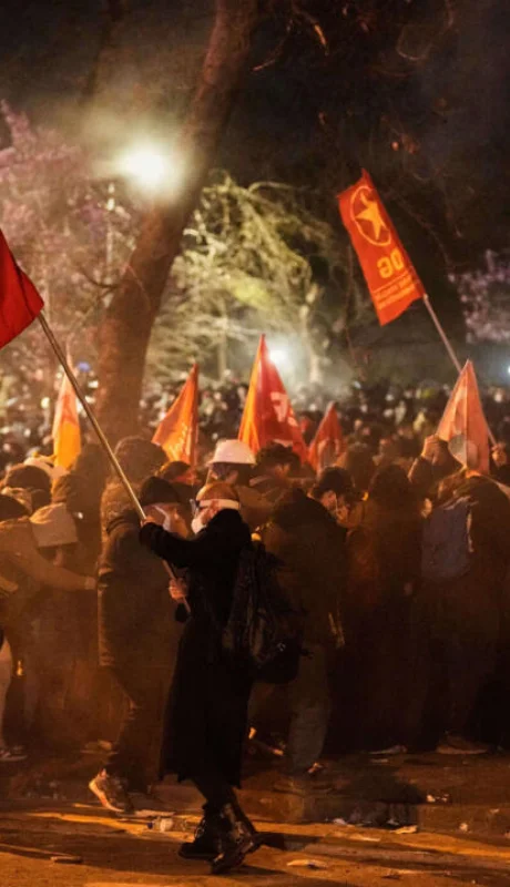 El poder casi absoluto de Erdogan enfrenta una ola de multitudinarias movilizaciones inesperadas.