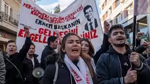 En Estambul, Ankara y otras grandes ciudades la ciudadanía salió a repudiar el arresto del alcalde