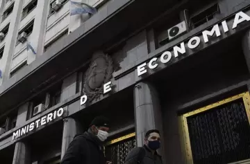 Dólares, carry trade, supertasas: ¿Qué conviene hacer y para dónde va la economía?