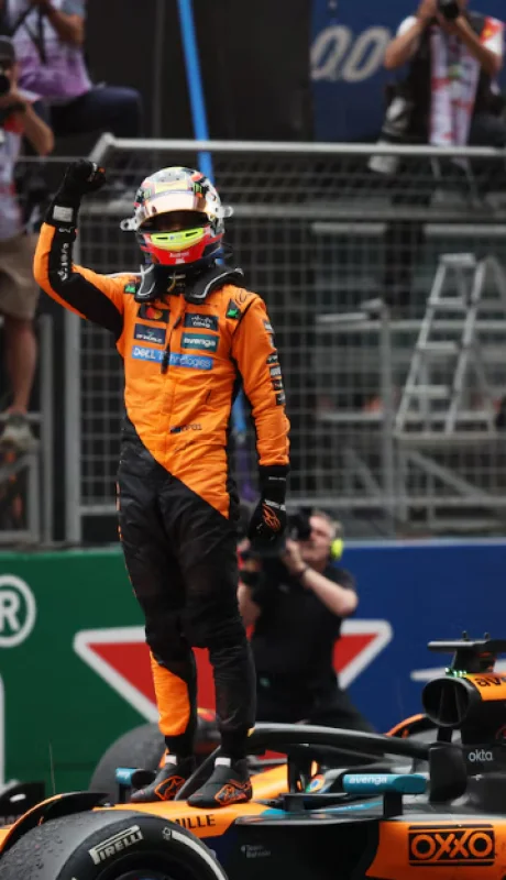 Le mejor: Oscar Piastri festeja su victoria tras ganar en gran premio de China.