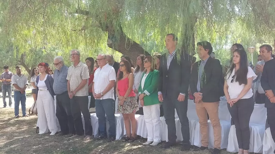 Vicerector Gabriel Fidel y comunidad educativa de la UNCuyo.