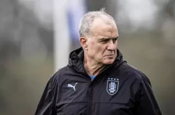 Bielsa desafectó a cuatro futbolistas de la Selección uruguaya