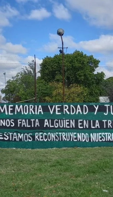 La bandera del club Nueva Chicago