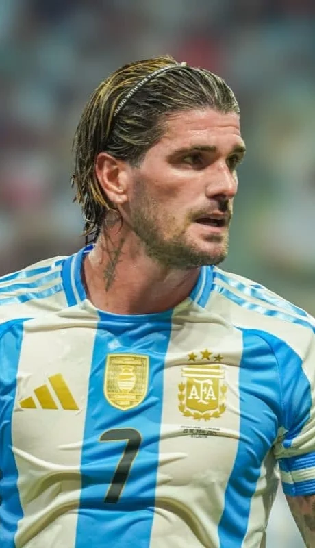 De Paul sería titular este martes.