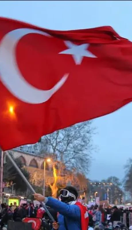 El tono de las manifestaciones no cede pese a la enorme cantidad de ciudadanos arrestados.