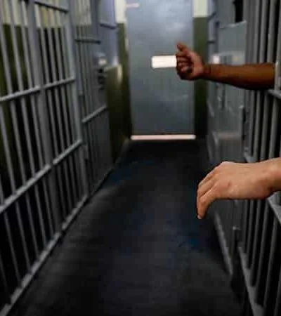 El Gobierno prohibió los "centros de estudiantes" para los presos.