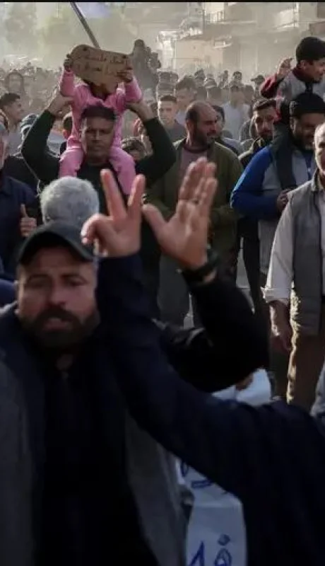 En un arrebato de coraje, centenares de habitantes del enclave repudiaron la opresión y control de Hamás.